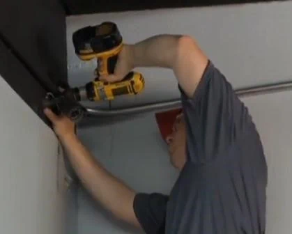 מתקין מצלמות בשרון